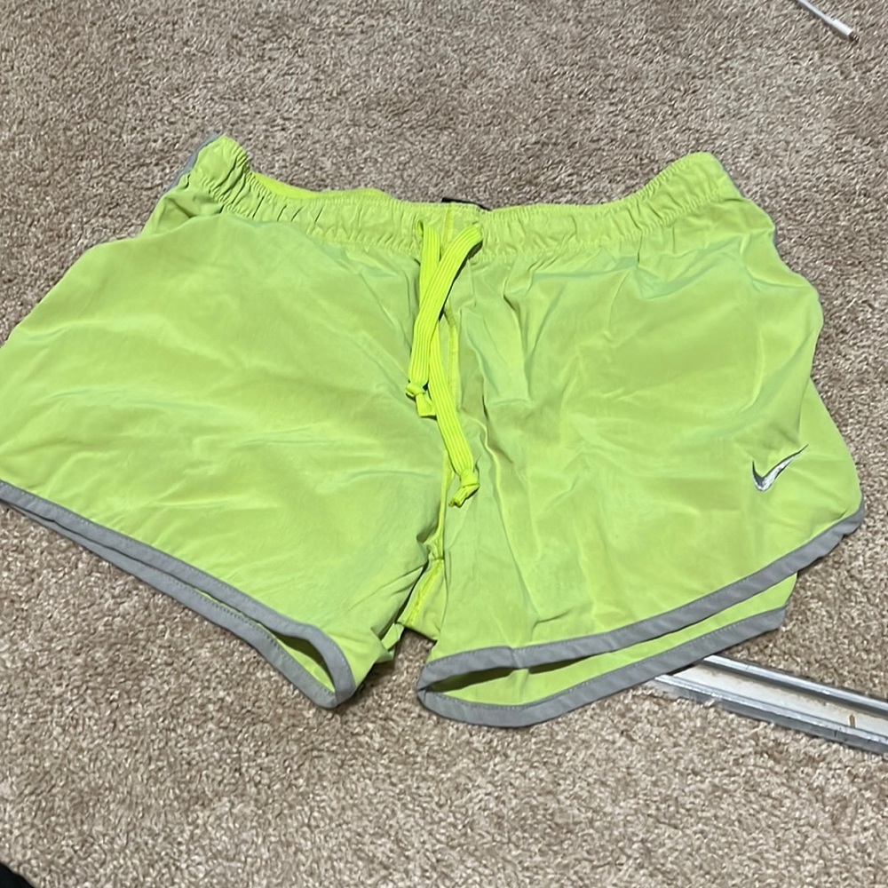 Women’s Nike shorts size small